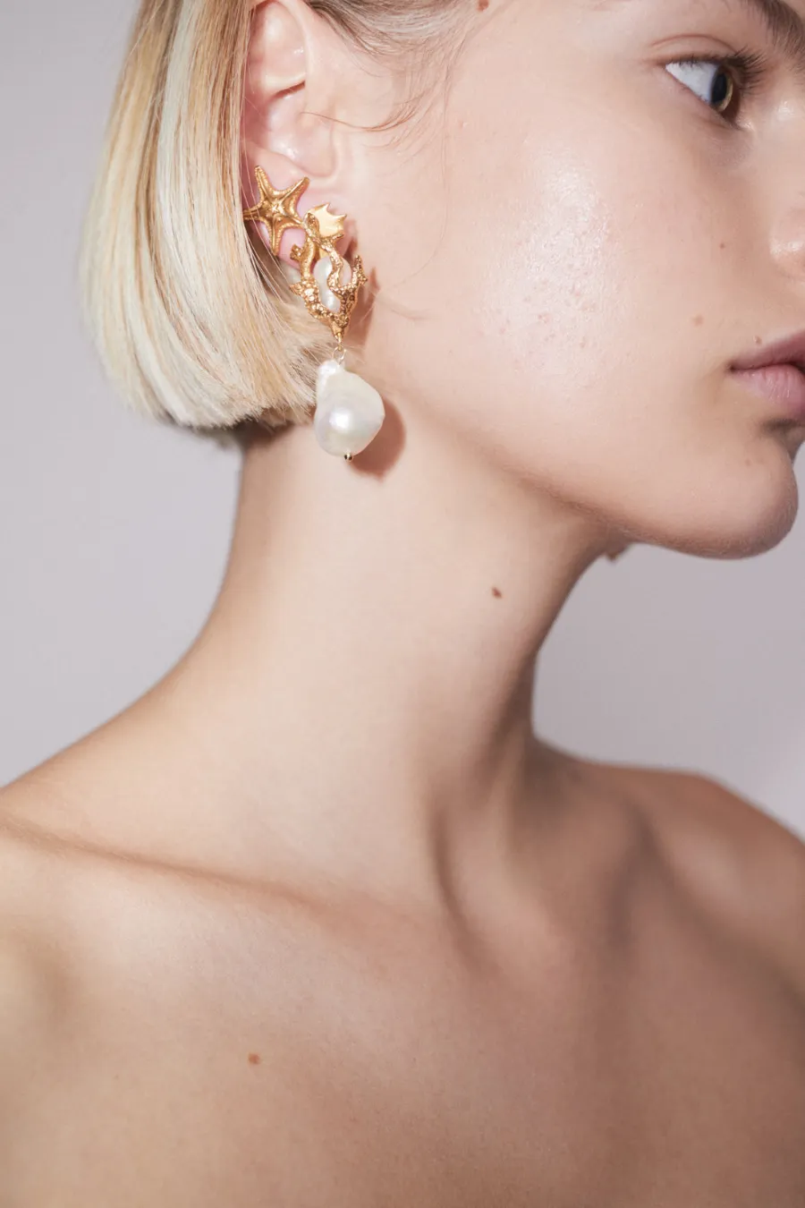 Curio Pearl Drop Earrings Gold